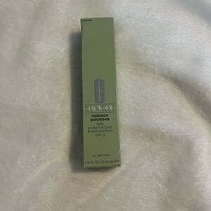 Clinique redness solutions daily protective base